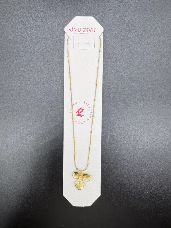Gold_Alloy_Three_Petal_Flower_Pendant_Necklace_For_Women