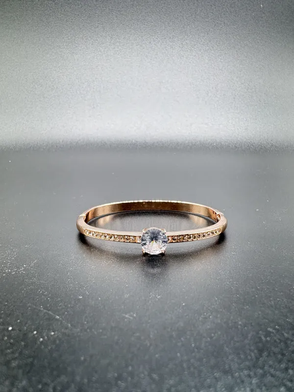 Rose_Gold_Alloy_Crystal_Solitaire_Ring_For_Women