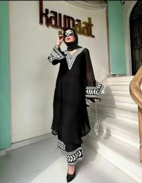 Black_Cotton_Kurti_And_Pant_Set_For_Women
