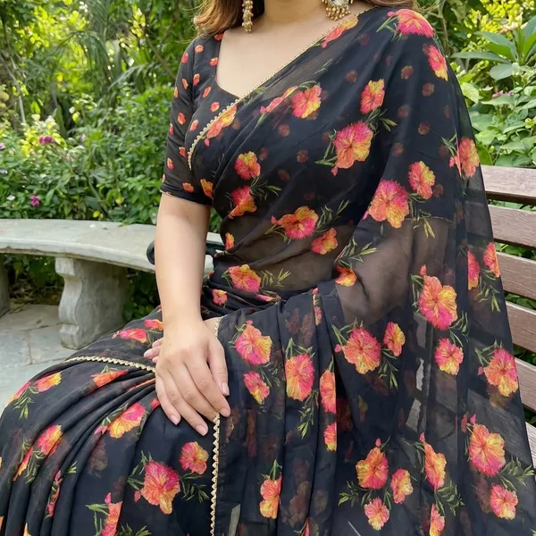 Black_Floral_Print_Saree_With_Unstitched_Blouse_For_Women
