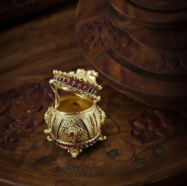 Copper_Base_With_Gold_Plated_Antique_Haldi_Kumkum_Karande