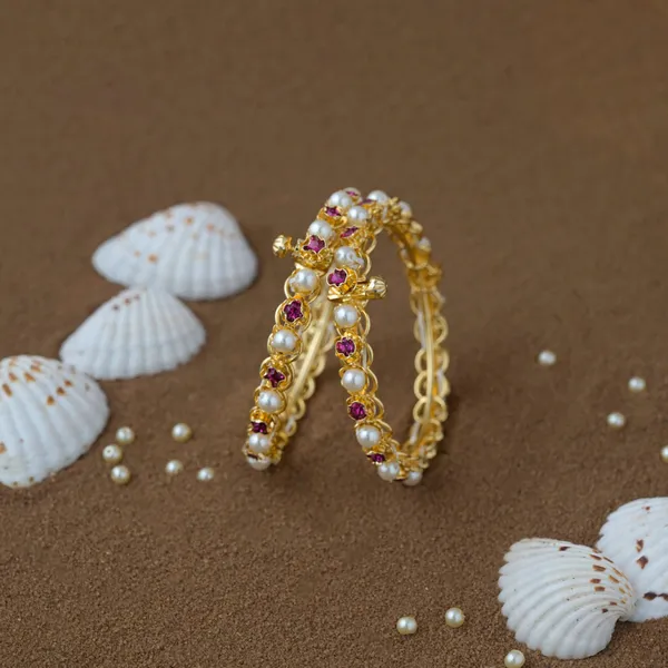 Copper_Base_With_Gold_Plated_Gulmohari_Moti_Bangles