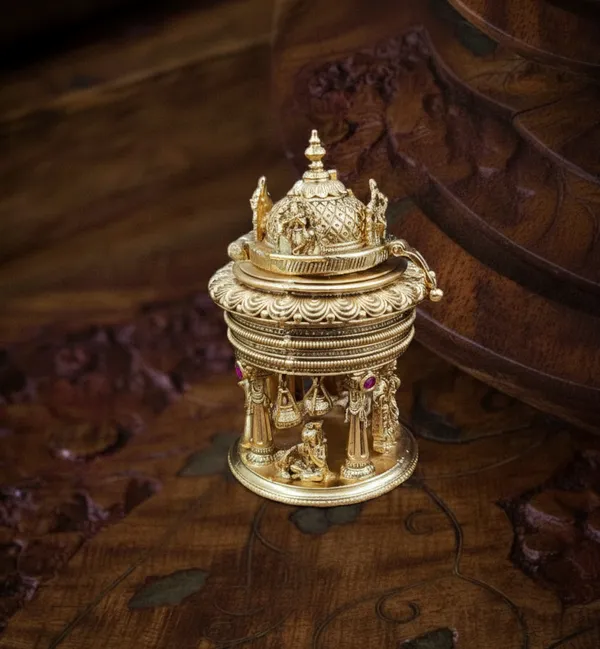 Copper_Base_With_Gold_Plated_Radhakrishna_Haladi_Kumkum_Karande