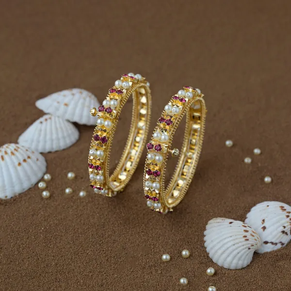 Copper_Base_With_Gold_Plated_Saraswati_Moti_Bangles