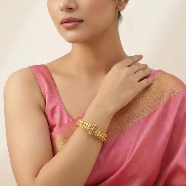 Copper_Base_With_Gold_Plated_Shrivillas_Ashtpailu_Bangles
