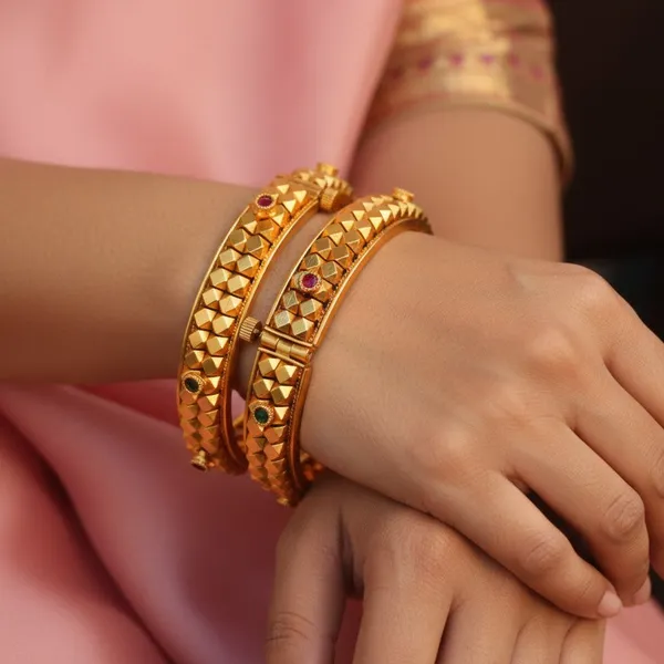 Copper_Base_With_Gold_Plated_Swrnapailu_Antique_Bangles
