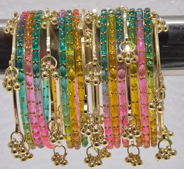 Kashmiri_Ghungharoo_Glass_Bangle_For_Women_And_Girls_Set_of_18_Bangle