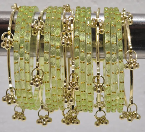 Kashmiri_Ghungharoo_Glass_Bangle_For_Women_And_Girls_Set_of_18_Bangle