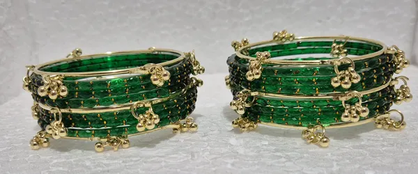 Kashmiri_Ghungharoo_Glass_Bangle_For_Women_And_Girls_Set_of_18_Bangle