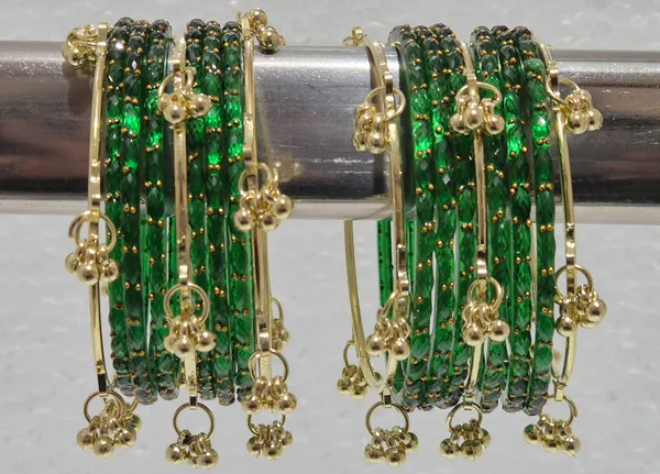 Kashmiri_Ghungharoo_Glass_Bangle_For_Women_And_Girls_Set_of_18_Bangle
