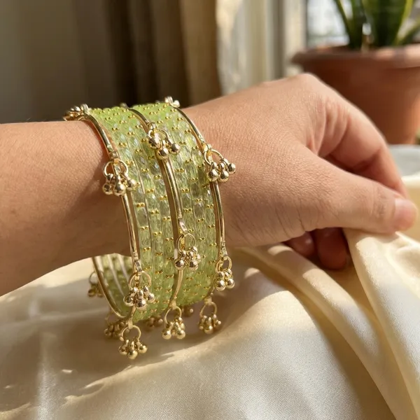 Kashmiri_Ghungharoo_Glass_Bangle_For_Women_And_Girls_Set_of_18_Bangle
