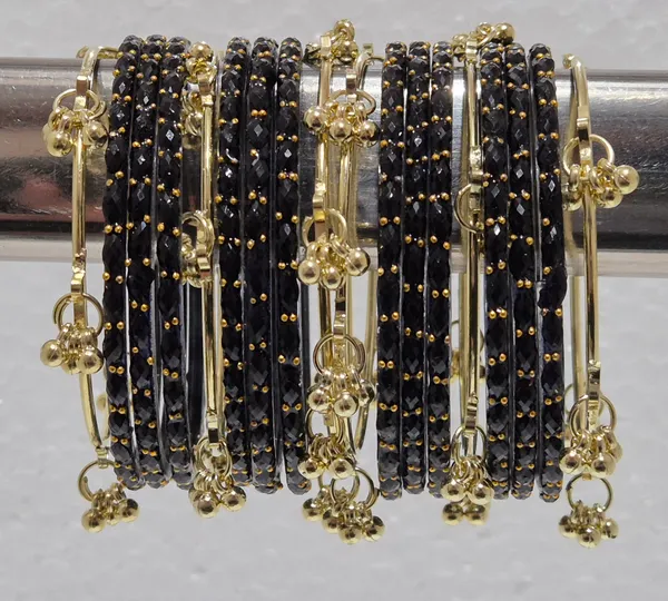 Kashmiri_Ghungharoo_Glass_Bangle_For_Women_And_Girls_Set_of_18_Bangle