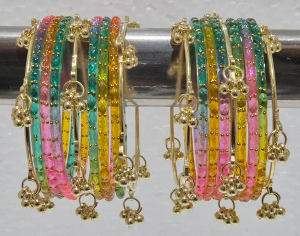 Kashmiri_Ghungharoo_Glass_Bangle_For_Women_And_Girls_Set_of_18_Bangle