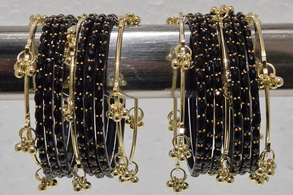 Kashmiri_Ghungharoo_Glass_Bangle_For_Women_And_Girls_Set_of_18_Bangle