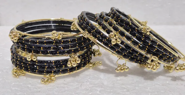 Kashmiri_Ghungharoo_Glass_Bangle_For_Women_And_Girls_Set_of_18_Bangle
