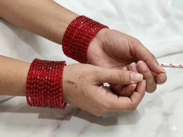 Rain_Drop_Glass_Bangles_Set_For_Women_And_Girls_|_Light_Weight_Bangles_|_Traditional_Transparent_Fancy_Glass_Chudi_Set_for_Wedding,_Party_(12_Bangles)