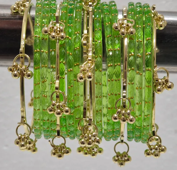 Kashmiri_Ghungharoo_Glass_Bangle_For_Women_And_Girls_Set_of_18_Bangle