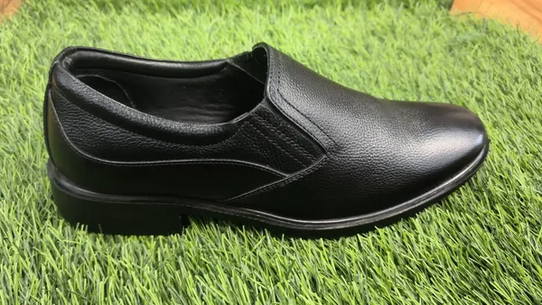 Black_Urban_Leather_Anti-Skid_Formal_Shoes_For_Men
