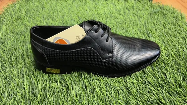 Black_Urban_Leather_Anti-Skid_Formal_Shoes_For_Men