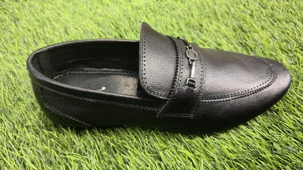 Black_Urban_Leather_Anti-Skid_Loafers_For_Men