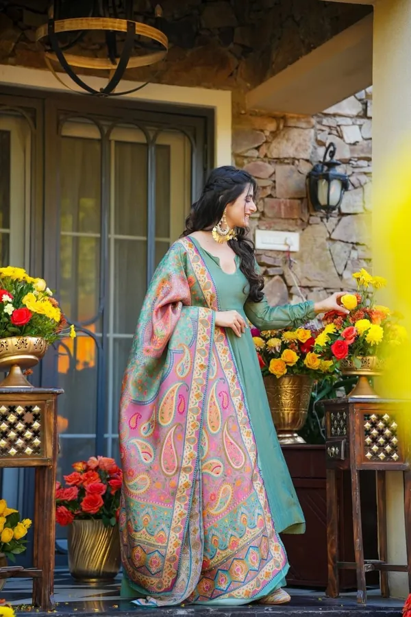 Green_Silk__Kurta_Set_For_Women
