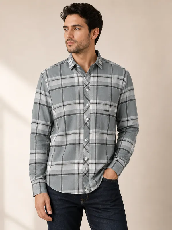 VRUGO_Men's_Light_Grey_Checked_Full_Sleeve_Premium_Casual_Shirt