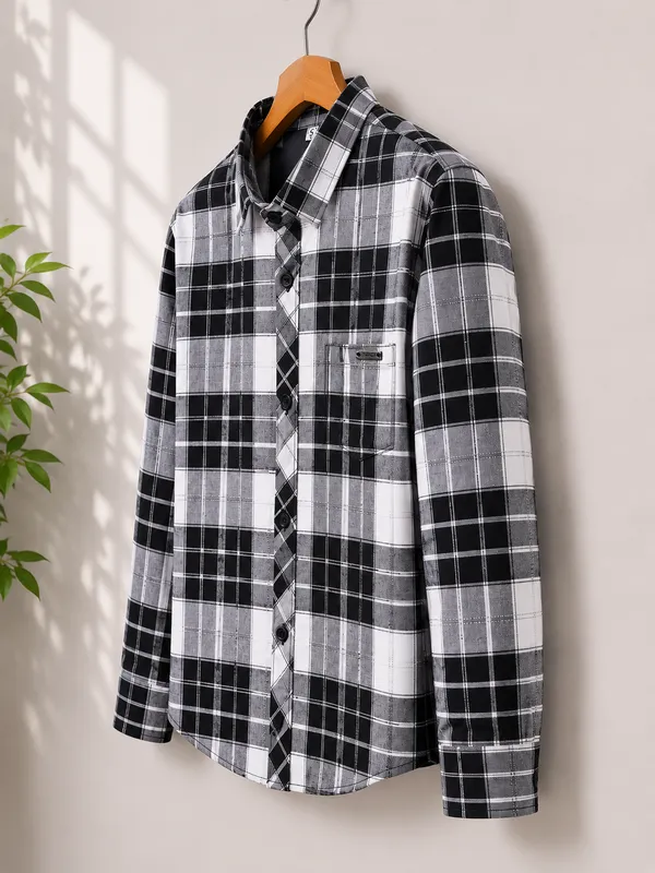 VRUGO_Men's_Black_&_Grey_Checked_Full_Sleeve_Casual_Shirt