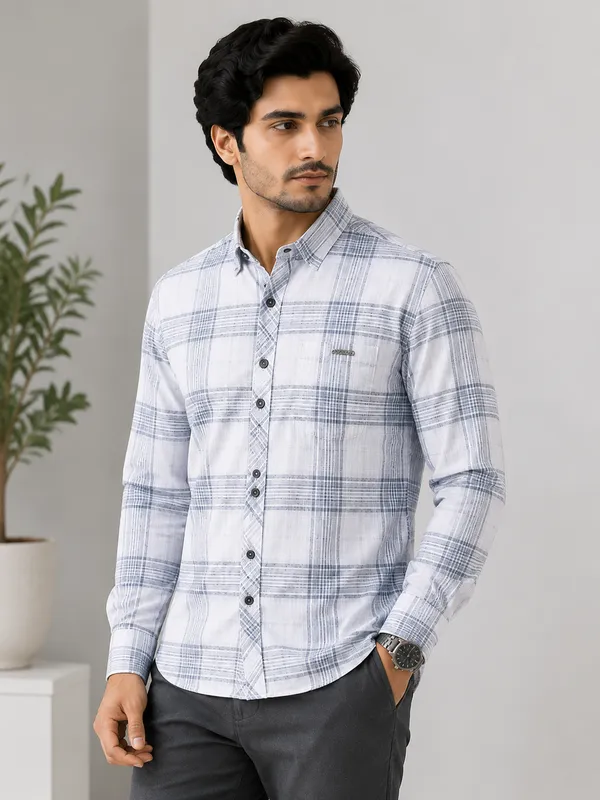 VRUGO_Men's_White_&_Grey_Checked_Full_Sleeve_Casual_Shirt