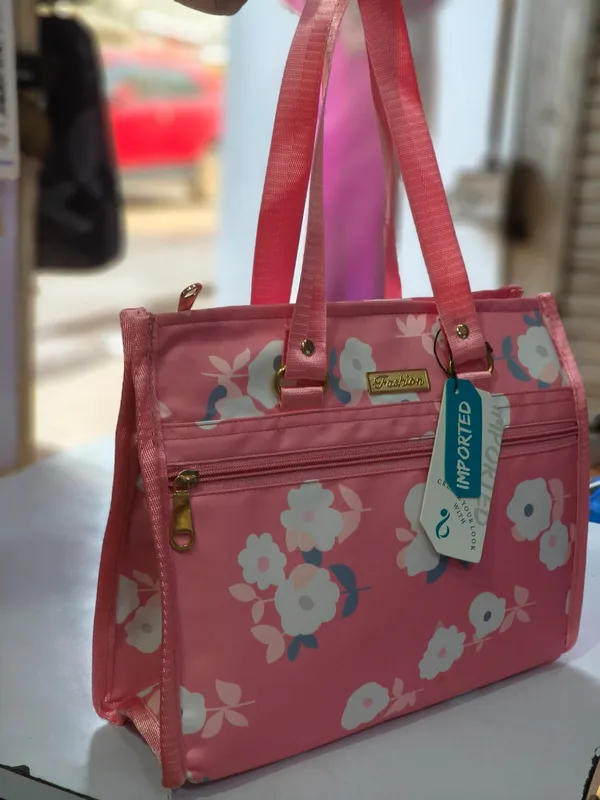 Dainty_Floral_Tote_Bags_Premium_waterproof_material_cushioned_inner_lining_designed_to_ensure_weight_effortlessly