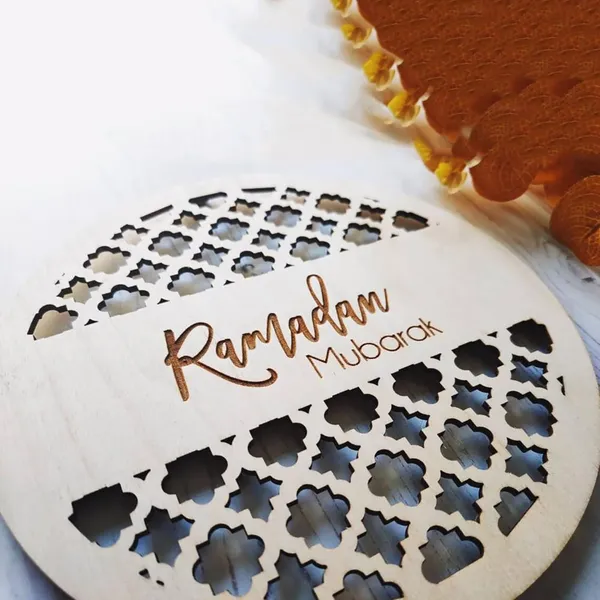 Beige_Wooden_Ramadan_Mubarak_Hanging_Sign_Diy_Ramadan_Decor_Diy_And_Craft