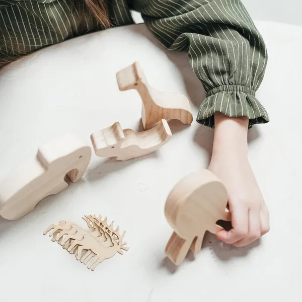 Beige_Reindeer_Cutout_Veneers_Slices_Diy_And_Craft