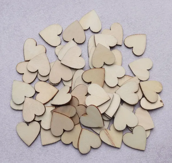 Beige_Cliths_Heart_Shape_Wooden_Slices_Unfinished_Blank_Wood_Decoration_Baby