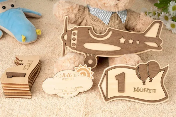Beige_Baby_Monthly_Milestone_Airplane_Growth_Chart_Baby
