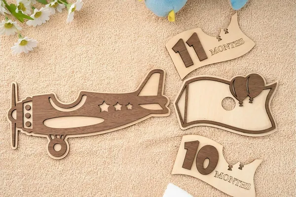 Beige_Baby_Monthly_Milestone_Airplane_Growth_Chart_Baby