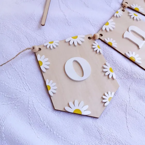 Beige_Wooden_Daisy_One_Banner_Baby