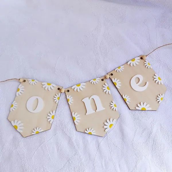 Beige_Wooden_Daisy_One_Banner_Baby