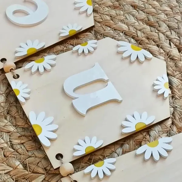 Beige_Wooden_Daisy_One_Banner_Baby