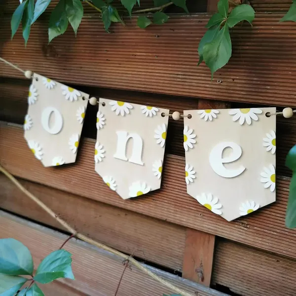 Beige_Wooden_Daisy_One_Banner_Baby