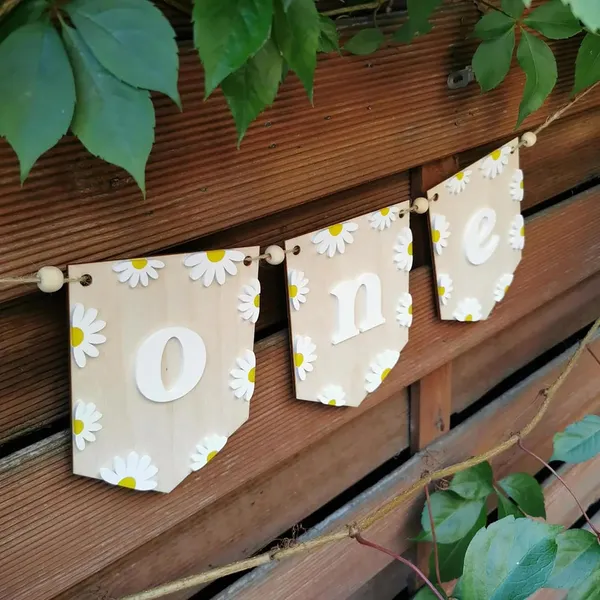 Beige_Wooden_Daisy_One_Banner_Baby