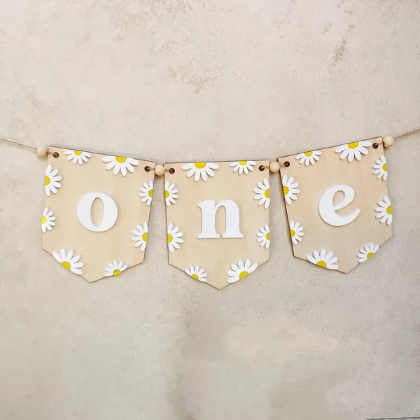 Beige_Wooden_Daisy_One_Banner_Baby