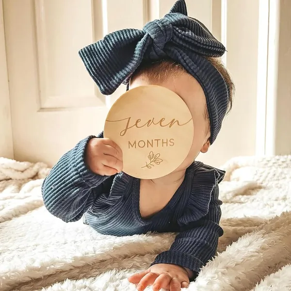 Beige_Baby_Milestone_Cards_Wooden_Discs_Baby