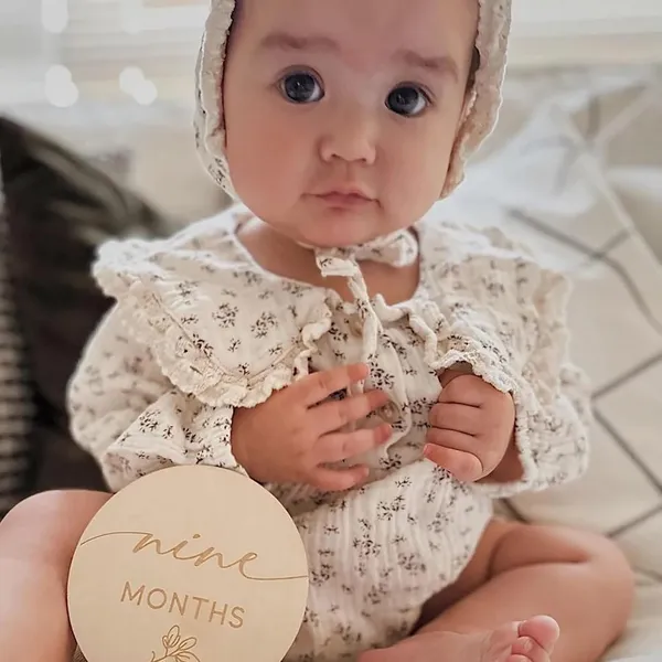 Beige_Baby_Milestone_Cards_Wooden_Discs_Baby