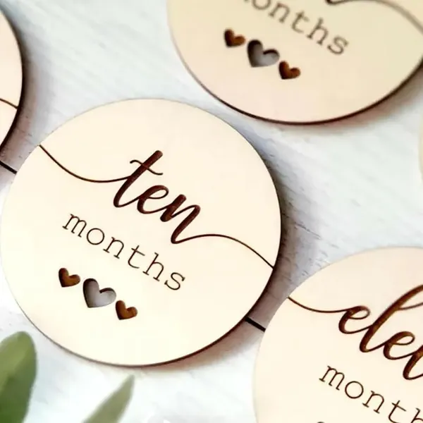 Beige_Wooden_Baby_Monthly_Milestone_Cards_Baby