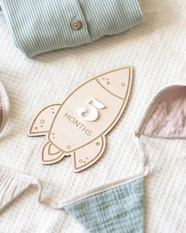 Beige_Wooden_Rocket_Ship_Interchangeable_Milestone_Cards_Baby