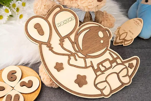 Beige_Baby_Monthly_Milestone_Astronaut_Pine_Mdf_Growth_Cards_Space_Themed_Photo_Props_Baby