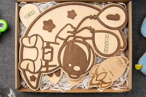 Beige_Baby_Monthly_Milestone_Astronaut_Pine_Mdf_Growth_Cards_Space_Themed_Photo_Props_Baby