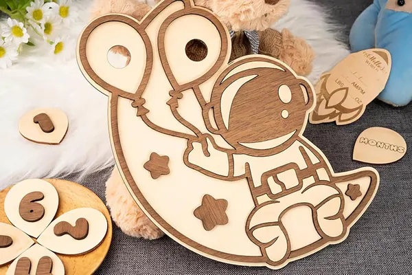 Beige_Baby_Monthly_Milestone_Astronaut_Pine_Mdf_Growth_Cards_Space_Themed_Photo_Props_Baby