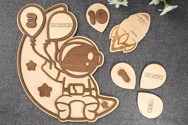 Beige_Baby_Monthly_Milestone_Astronaut_Pine_Mdf_Growth_Cards_Space_Themed_Photo_Props_Baby