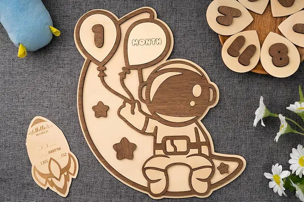 Beige_Baby_Monthly_Milestone_Astronaut_Pine_Mdf_Growth_Cards_Space_Themed_Photo_Props_Baby