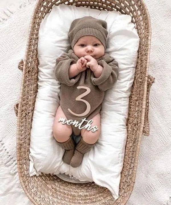 Beige_Wooden_Baby_Milestone_Props_Baby